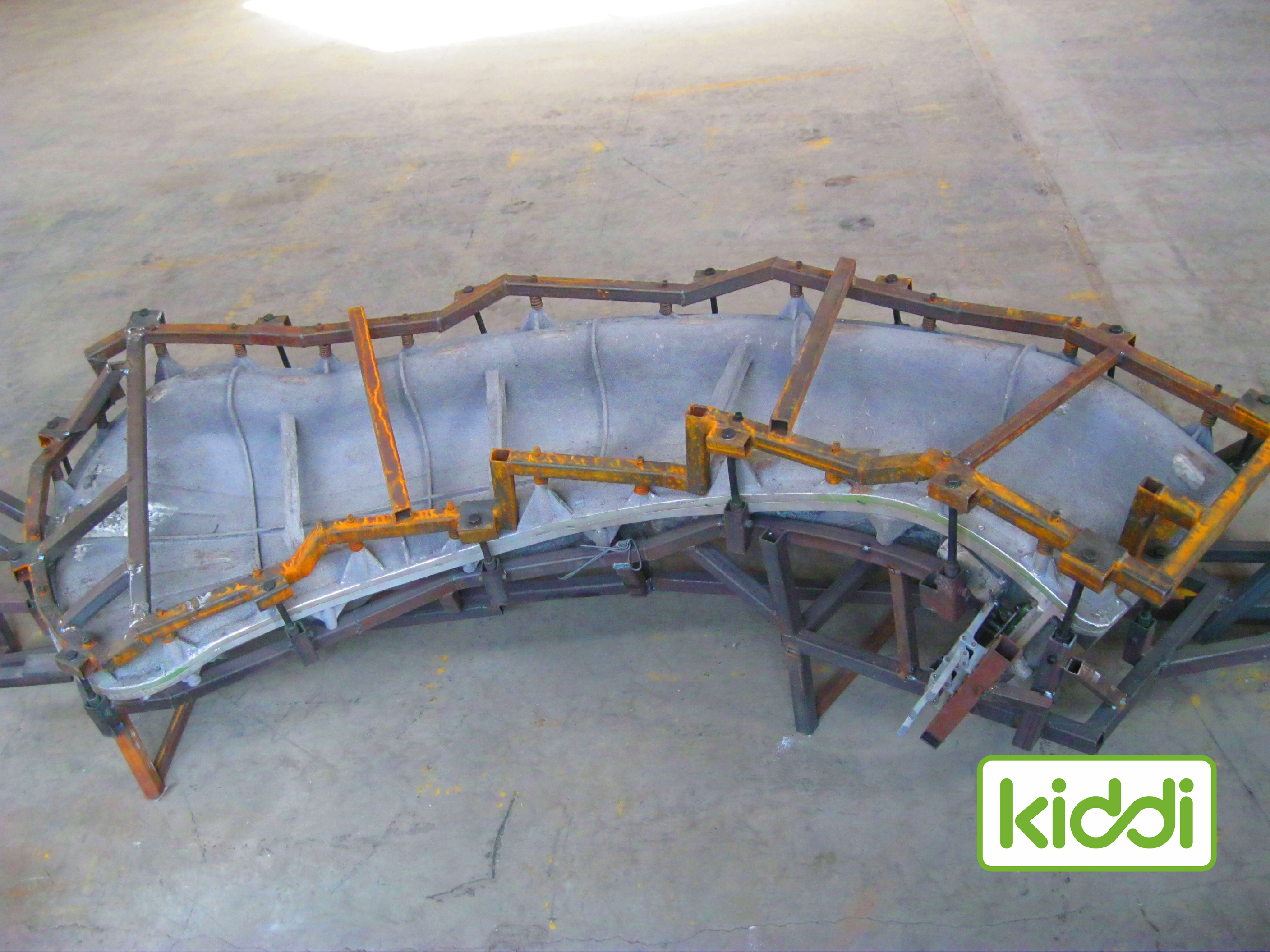 Molde Roto de aluminio para niños, parque infantil con tobogán de plástico curvo a la izquierda
