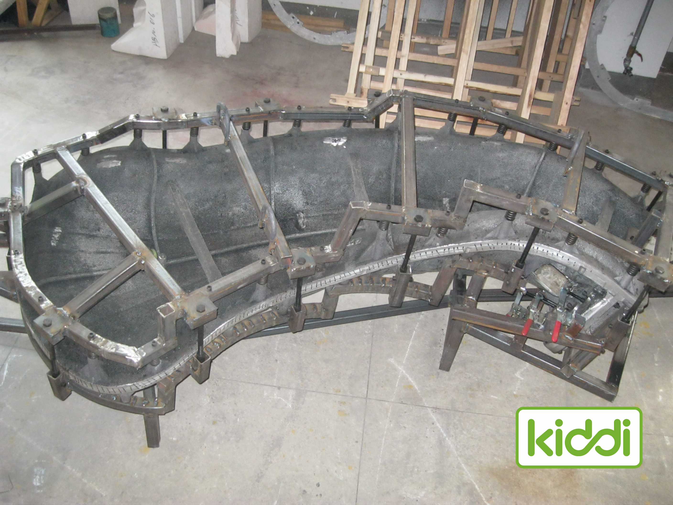 Molde Roto de aluminio para niños, parque infantil con tobogán de plástico curvo a la izquierda