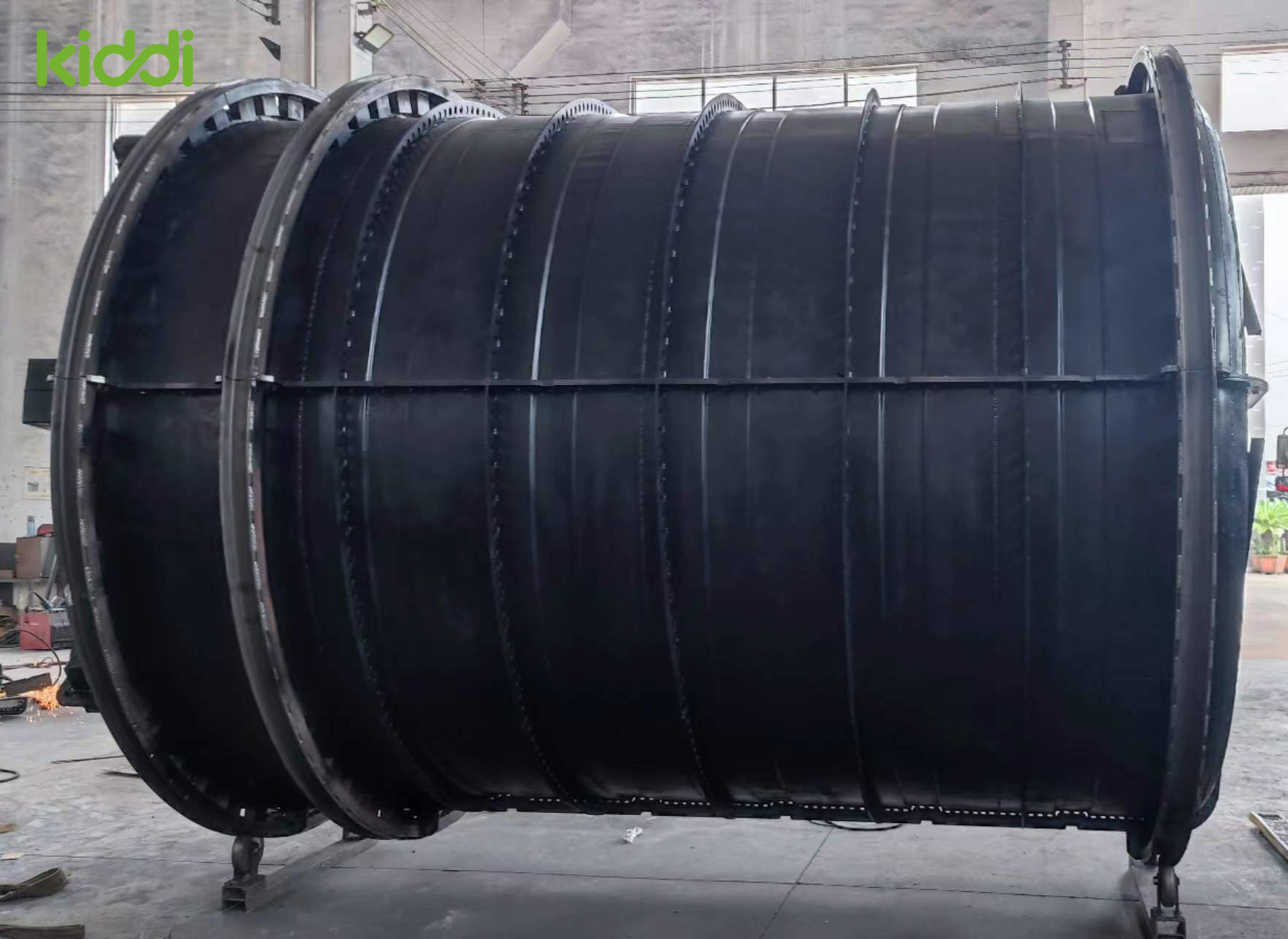 Molde rotacional de tanque de agua gigante